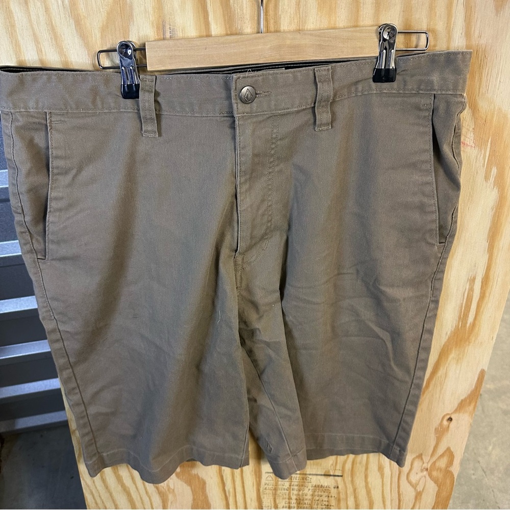 Volcom Men's Brown‎ Flat Front Shorts